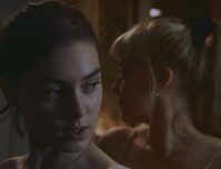 نقد فیلم Happening ؛ مستندی مشمئزکننده با تمِ حق زن و سقط جنین در بسترِ اتفاقات